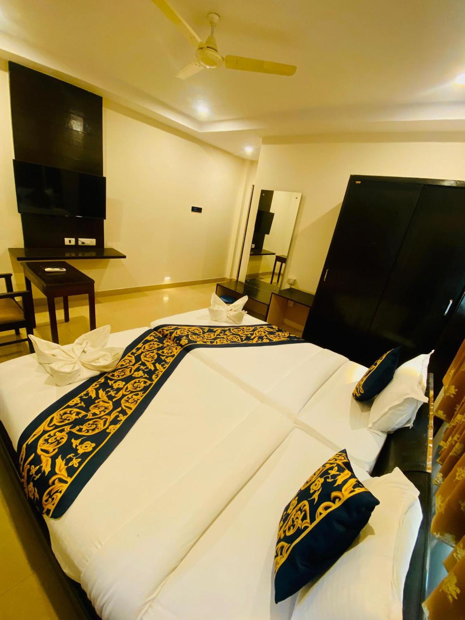 Shloka Residency Hotel Shamshabad Buitenkant foto